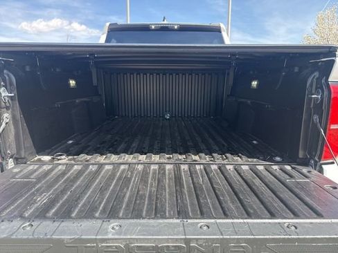 Used 2025 Toyota Tacoma SR5 AWD/4WD image 7