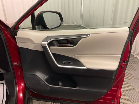 Used 2020 Toyota RAV4 XLE image 27
