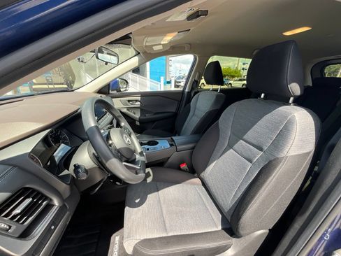 Used 2023 Nissan Rogue SV FWD image 8
