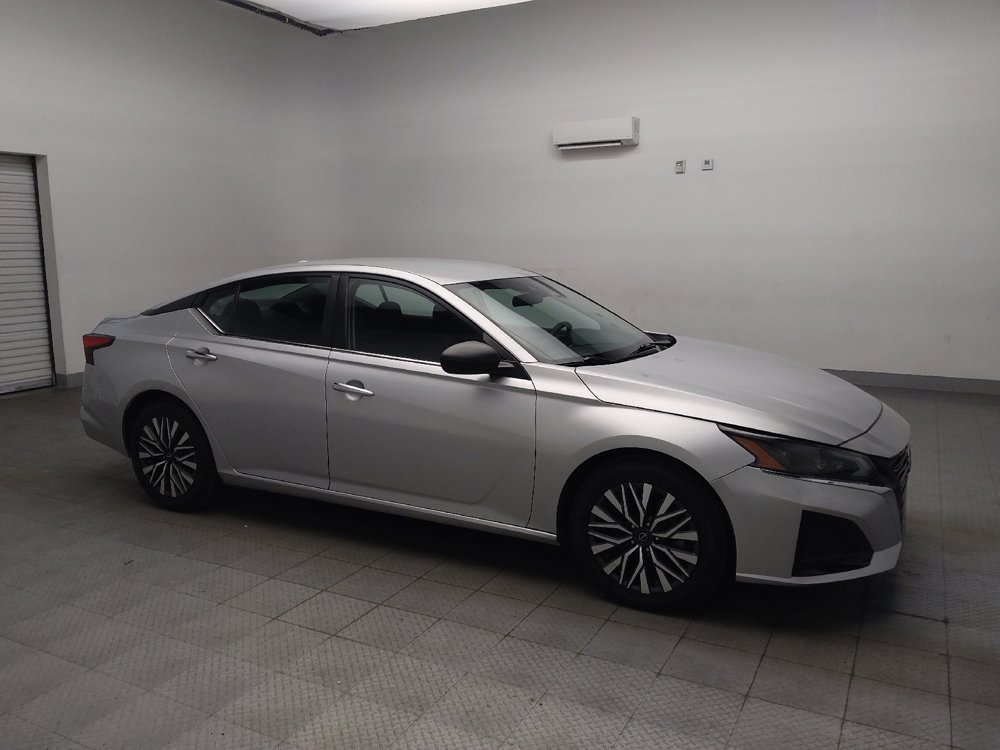 Used 2024 Nissan Altima 2.5 SV FWD image 11