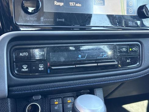 Used 2018 Toyota Corolla XSE image 35