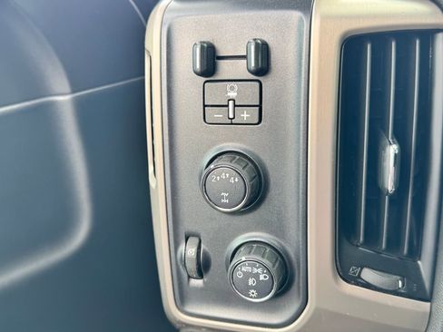 Used 2018 GMC Sierra 2500 Denali w/ Suspension Package, Off-Road AWD/4WD image 29