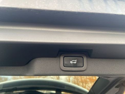 Used 2019 Land Rover Discovery HSE image 21