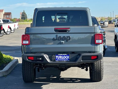 New 2025 Jeep Gladiator Nighthawk image 5