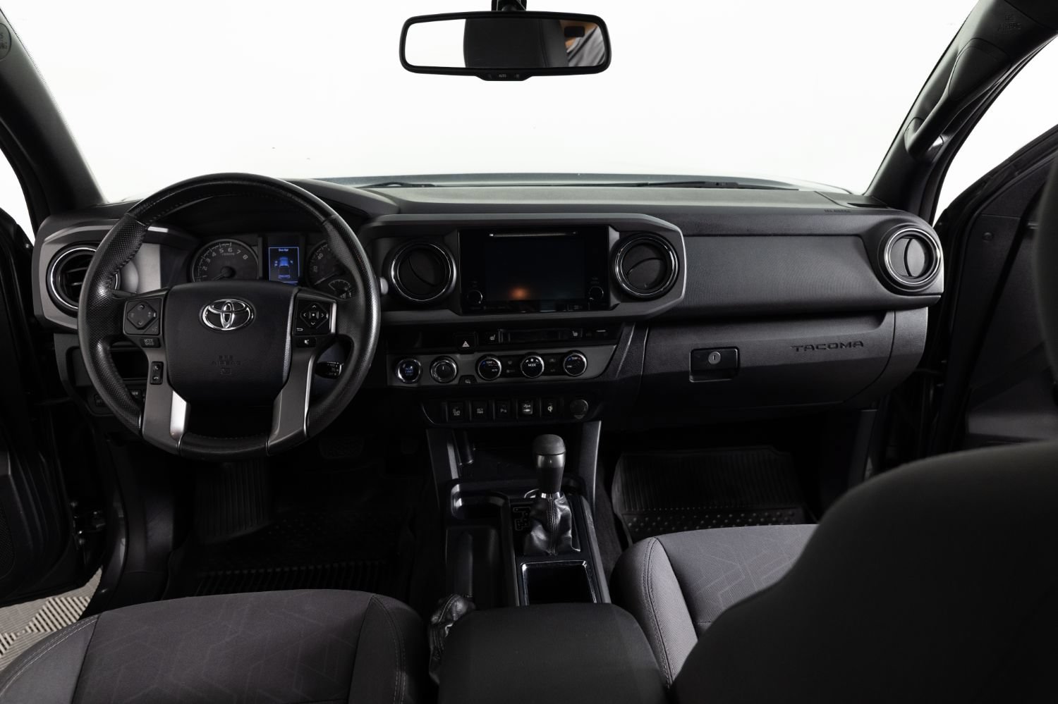 Used 2017 Toyota Tacoma TRD Off-Road w/ Premium & Technology Package AWD/4WD image 33