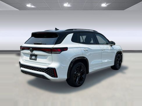 Used 2025 Volkswagen Tiguan SE R-Line FWD image 9