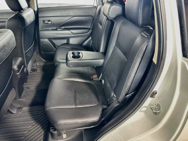 Used 2016 Mitsubishi Outlander AWD image 18