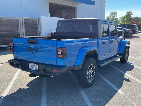 Used 2024 Jeep Gladiator Sport AWD/4WD image 5