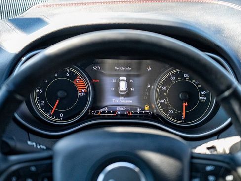 Used 2019 Jeep Cherokee Trailhawk image 16