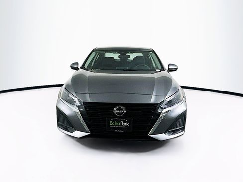 Used 2023 Nissan Altima 2.5 SV image 2