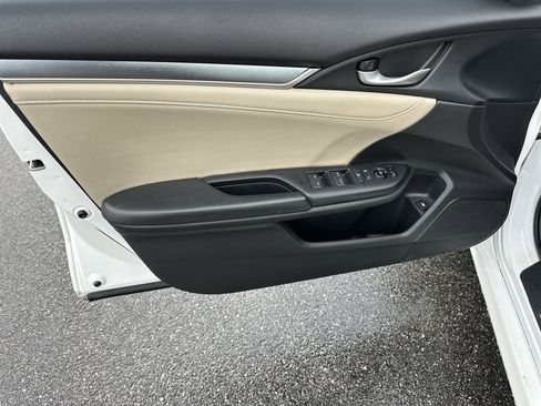 Used 2016 Honda Civic Touring image 11
