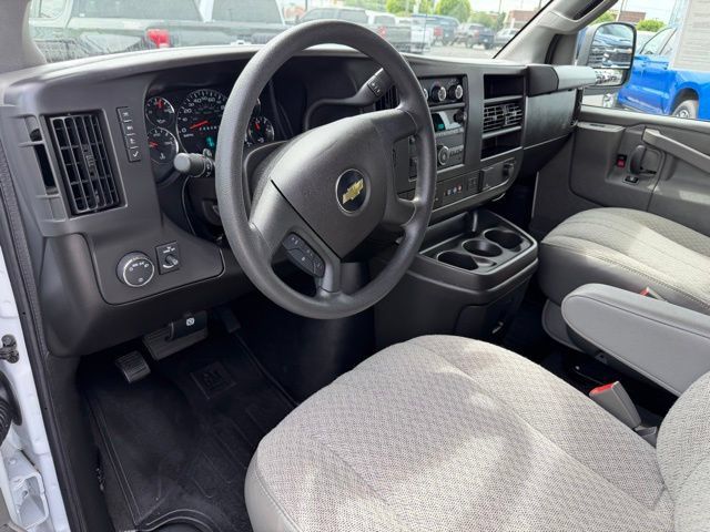 Used 2025 Chevrolet Express 3500 LT w/ LT Preferred Equipment Group RWD image 18