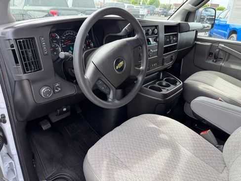Used 2025 Chevrolet Express 3500 LT w/ LT Preferred Equipment Group RWD image 18