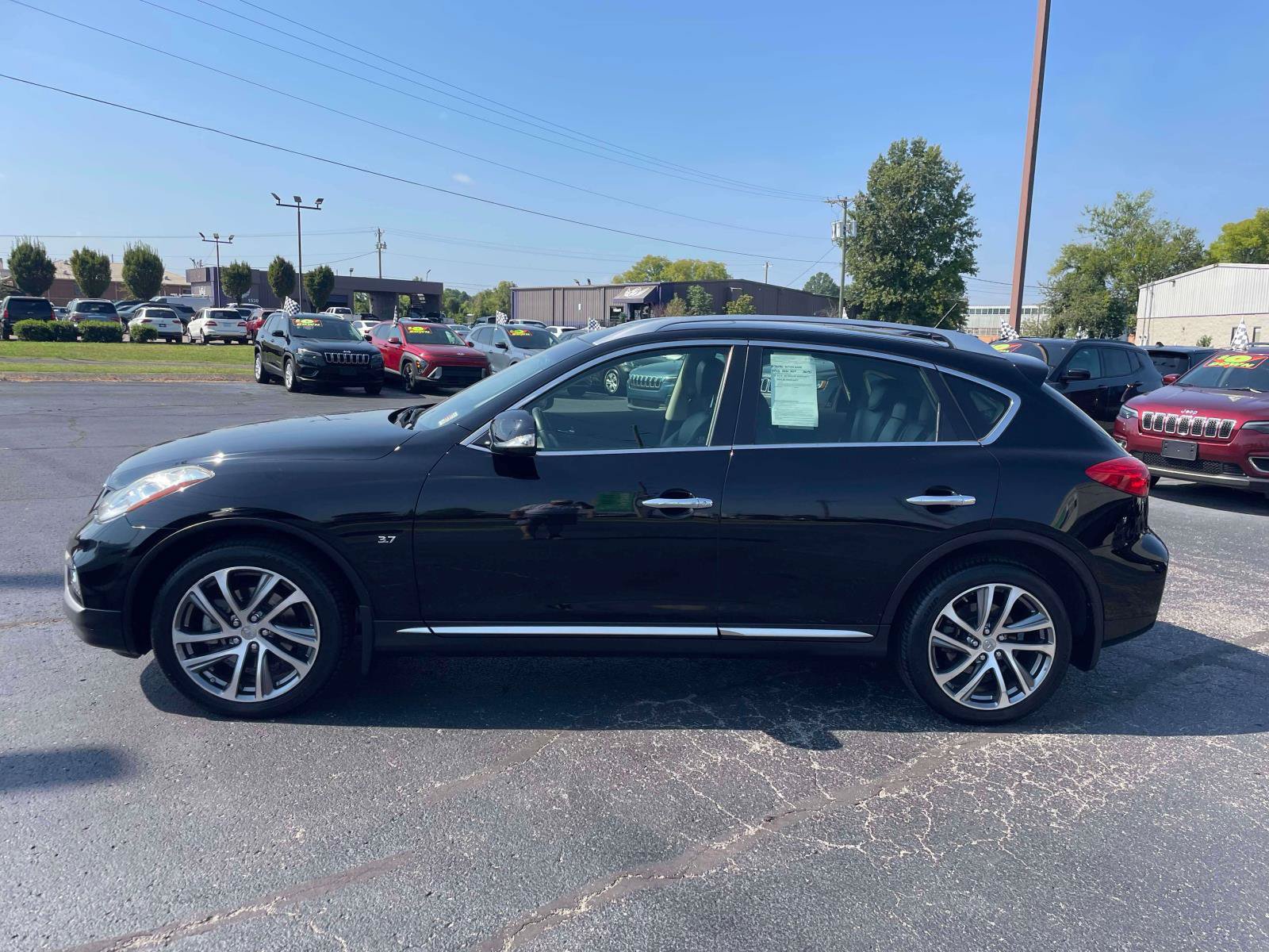 Used 2017 INFINITI QX50 2WD w/ Deluxe Touring Package image 4