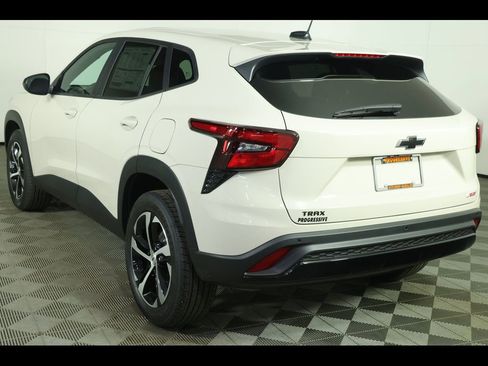New 2026 Chevrolet Trax RS FWD image 15