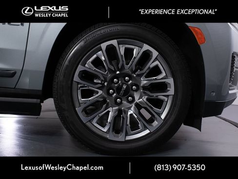 Used 2023 GMC Yukon Denali Ultimate AWD/4WD image 3