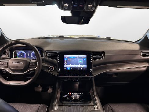 Used 2024 Jeep Wagoneer Series II w/ Flexible Seating Group image 24