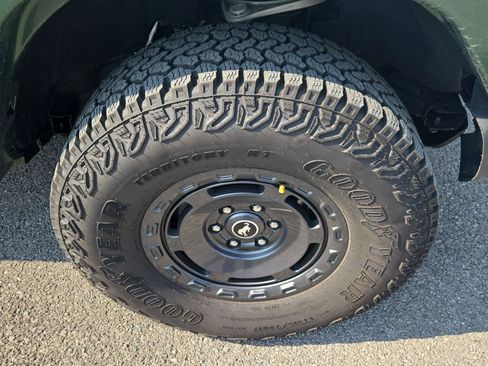 Used 2025 Ford Bronco Badlands w/ Sasquatch Package AWD/4WD image 9