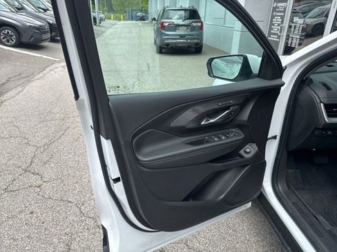 Used 2024 GMC Terrain SLT w/ LPO, Floor Liner Package AWD/4WD image 18