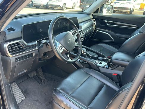 Used 2024 Kia Telluride S w/ S Sunroof Package FWD image 3