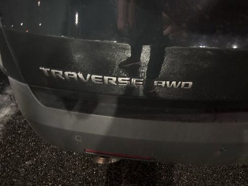 Used 2021 Chevrolet Traverse LT image 11