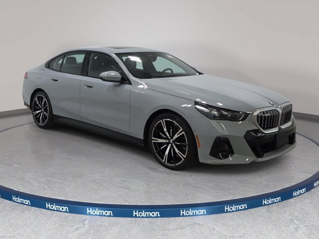 Certified 2026 BMW 530i xDrive w/ M Sport Package AWD/4WD image 3