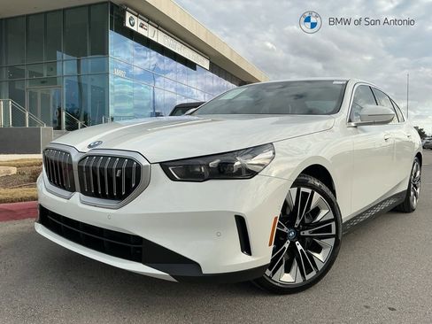 Certified 2025 BMW i5 eDrive40i image 1