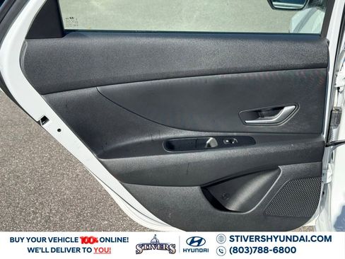 Certified 2025 Hyundai Elantra SE image 19