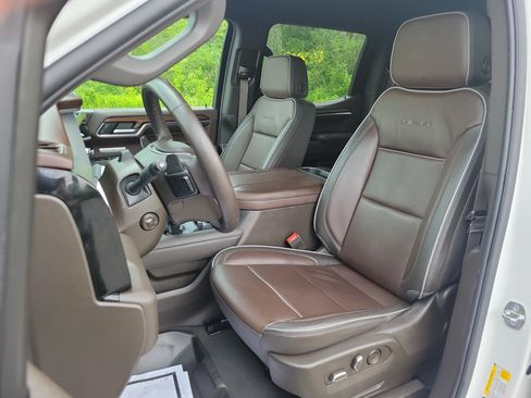 Used 2023 GMC Sierra 1500 Denali w/ Technology Package AWD/4WD image 14