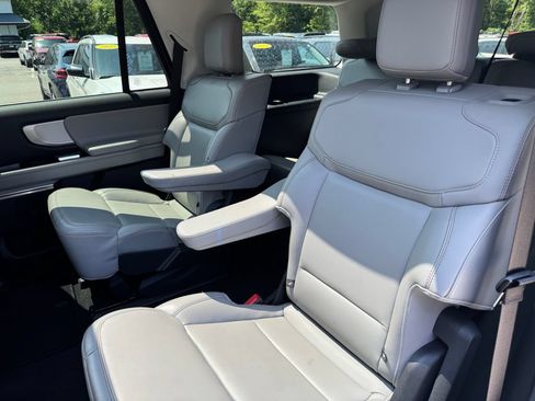 Used 2025 Ford Expedition Active AWD/4WD image 42