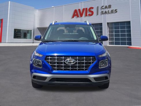 Used 2025 Hyundai Venue SEL FWD image 2