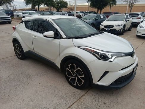 Used 2019 Toyota C-HR Limited image 5