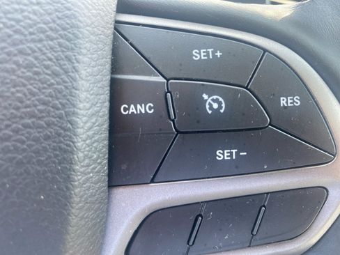 Used 2019 Jeep Cherokee Limited AWD/4WD image 24