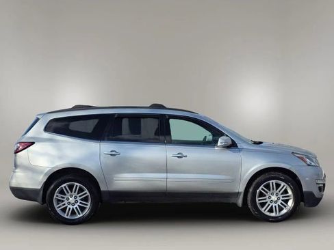 Used 2015 Chevrolet Traverse LT w/ Style and Technology Package image 4