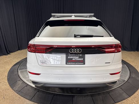 Used 2023 Audi Q8 Premium image 8