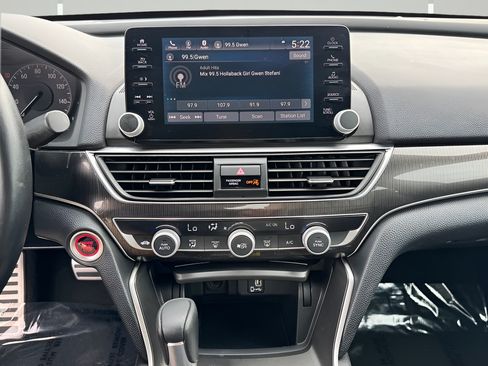 Used 2018 Honda Accord Sport image 7