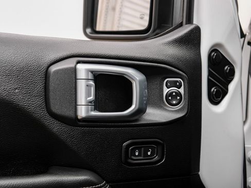 Used 2020 Jeep Wrangler Unlimited Sahara AWD/4WD image 46