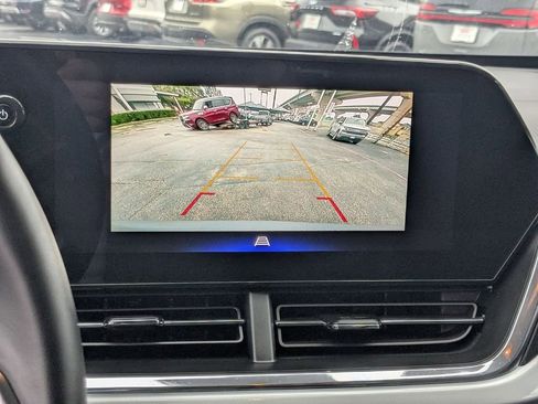 Used 2025 Chevrolet Trax LT w/ LT Convenience Package image 21