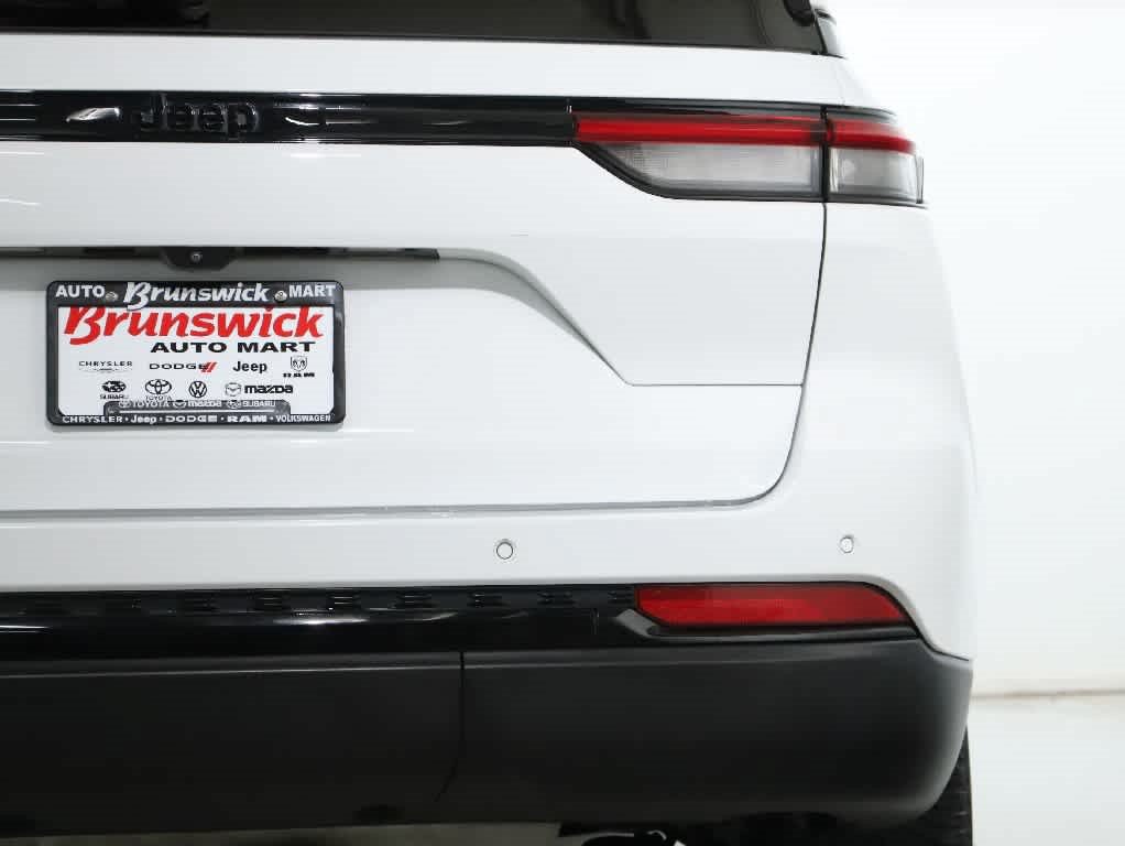 Used 2023 Jeep Grand Cherokee Altitude AWD/4WD image 43