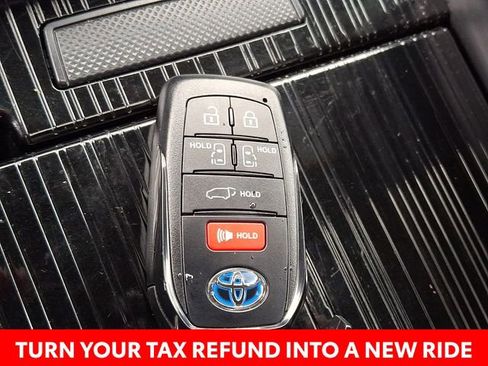 Used 2025 Toyota Sienna XSE w/ XSE Plus Package image 15