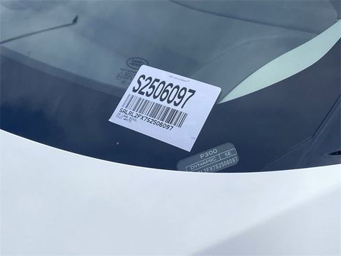 Used 2025 Land Rover Discovery Dynamic SE image 22