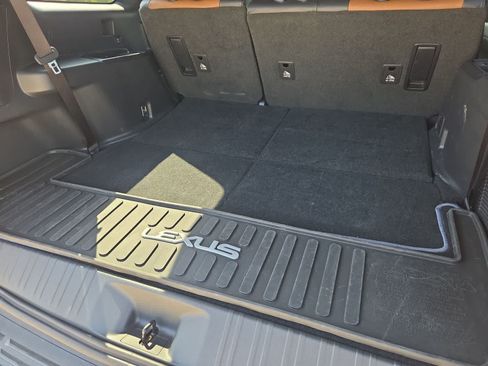 Used 2024 Lexus GX 550 w/ Accessory Package (31) AWD/4WD image 35