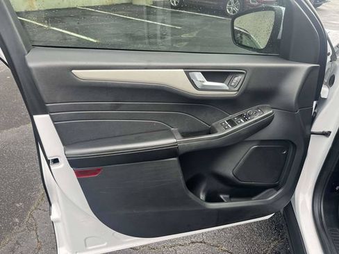 Used 2021 Ford Escape SE FWD image 18