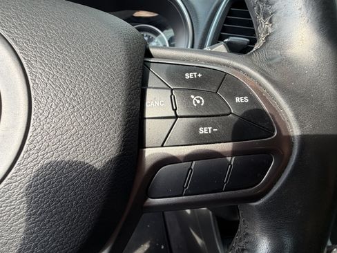 Used 2019 Jeep Cherokee Latitude Plus FWD image 20
