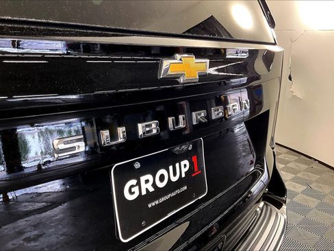 Used 2026 Chevrolet Suburban LT RWD image 30