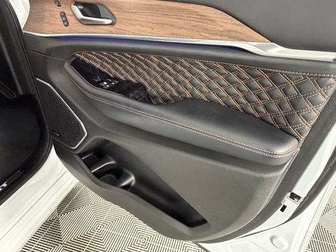 Used 2023 Jeep Grand Cherokee L Summit w/ Luxury Tech Group V image 38