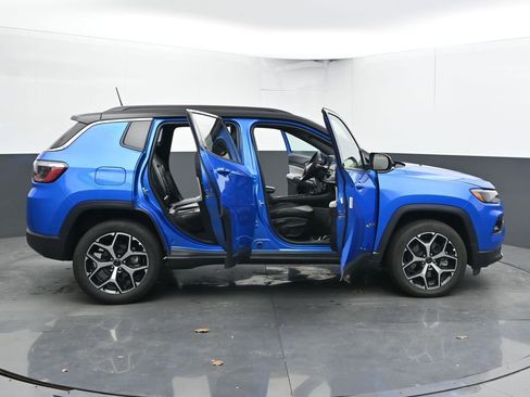 Used 2025 Jeep Compass Limited AWD/4WD image 60