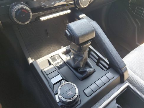 Used 2025 Toyota 4Runner SR5 AWD/4WD image 33