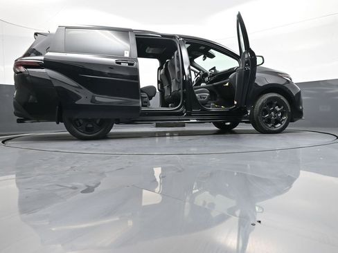 New 2026 Toyota Sienna XLE Woodland Edition image 50