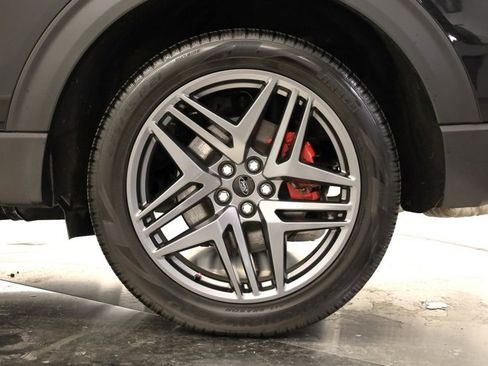 Used 2025 Ford Explorer ST-Line w/ Premium Package image 40